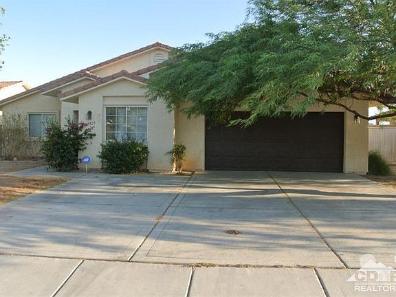 3rd image of 65923 Desert View Ave