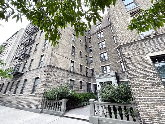 Rented by Bohemia Realty Group | media 8