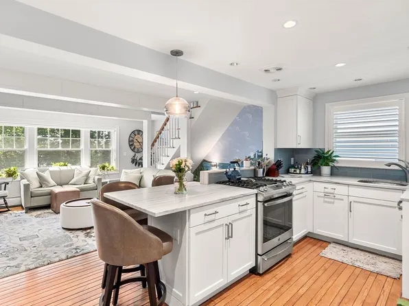 6 Colonial Ct, Marblehead, MA 01945