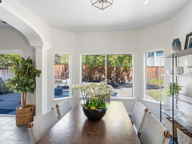 5 Stuart Pl — Photo 9