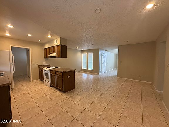 4th image of 1205 W CHILTON Street