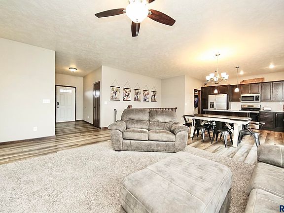 3rd image of 1005 Rosewood Dr