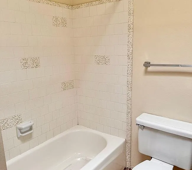2128 S 11th Ave — Photo 16