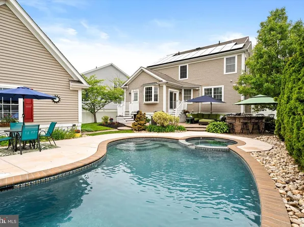 12 Hulse St, Robbinsville, NJ 08691