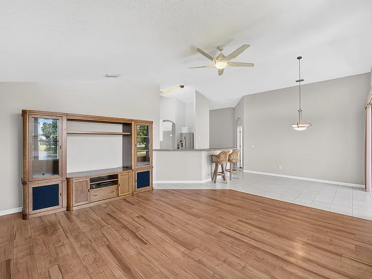 933 Shaw Cir — Photo 8