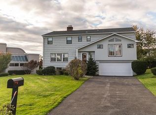 28 Beachfront Ln, New Rochelle, NY 10805