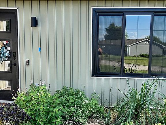 2nd image of 402 Shetland St