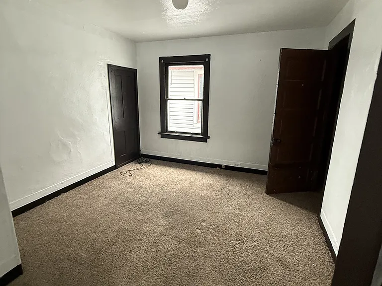 1432 E 33rd St #1 — Photo 7