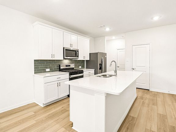 3rd image of 2420 Nicole Dr