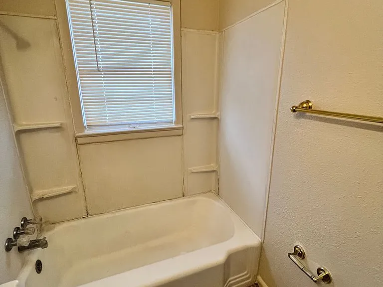 1710 N Union Ave — Photo 15