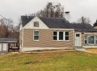 32 Oakwood Ln, Saint Louis, MO