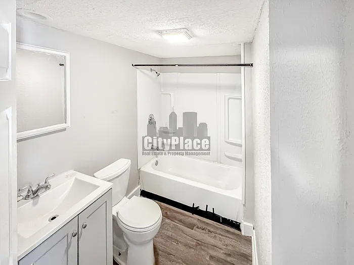1319 W 27th St — Photo 14