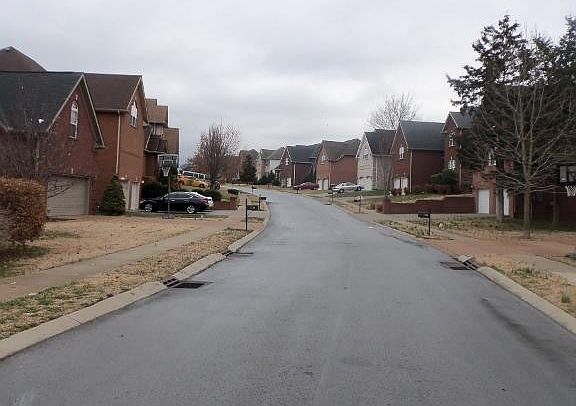 5th image of 2440 Adelaide Dr