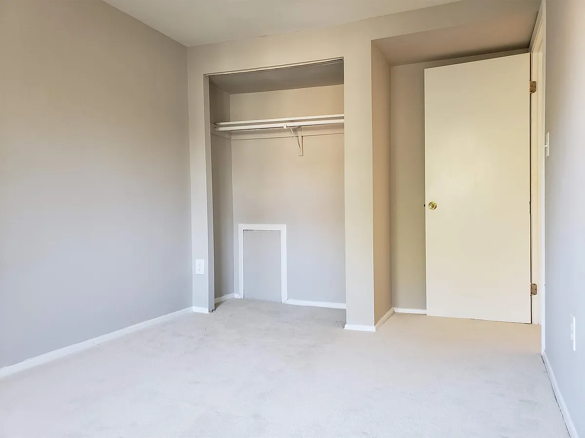 Building Photo - 9349 Reader Ln #1