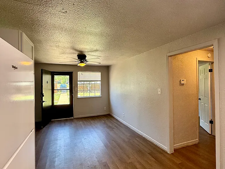 1308 NW Euclid Ave #4 — Photo 2