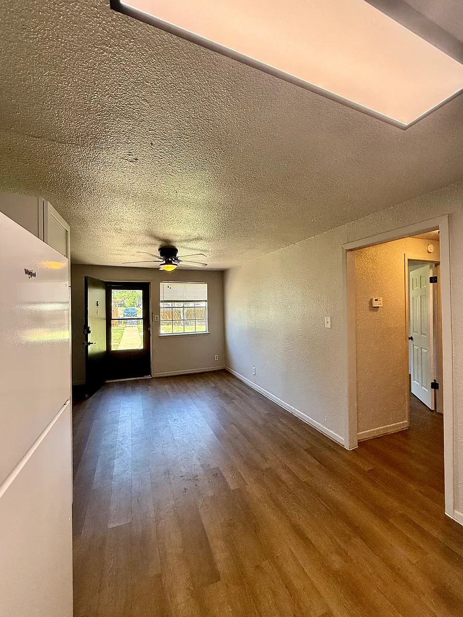 Building Photo - 1308 NW Euclid Ave #4