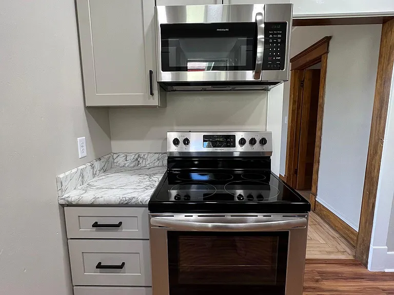 802 W Evelyn St — Photo 4