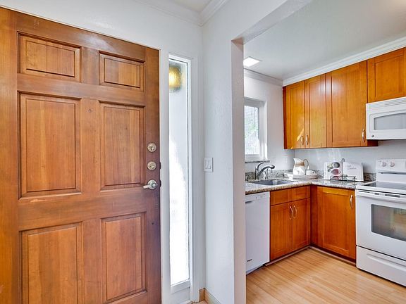 4th image of 447 Oak Ave