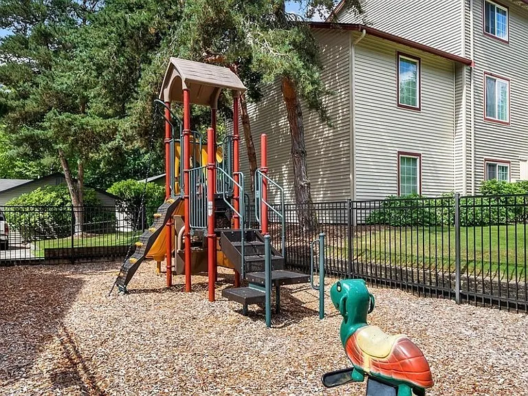25025 SE Klahanie Blvd #B202 — Photo 13