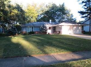 2S715 Devonshire Ln, Glen Ellyn, IL 60137