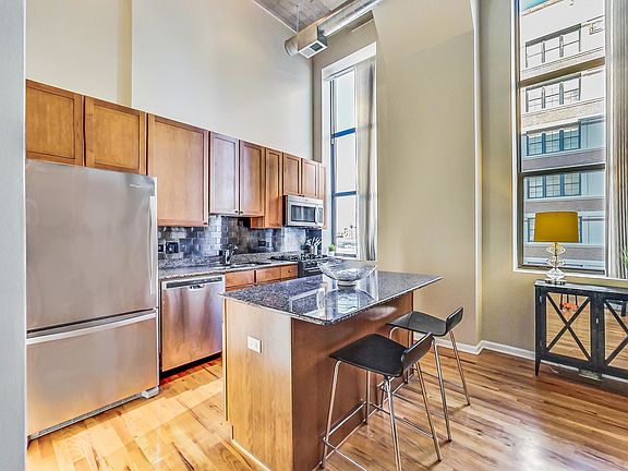2nd image of 758 N Larrabee St APT 412