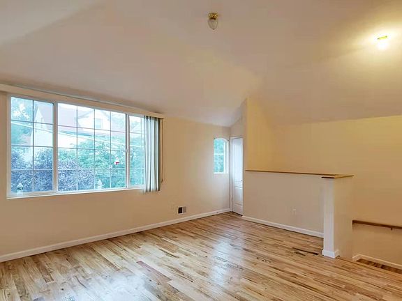 2nd image of 101 Boyd St #2