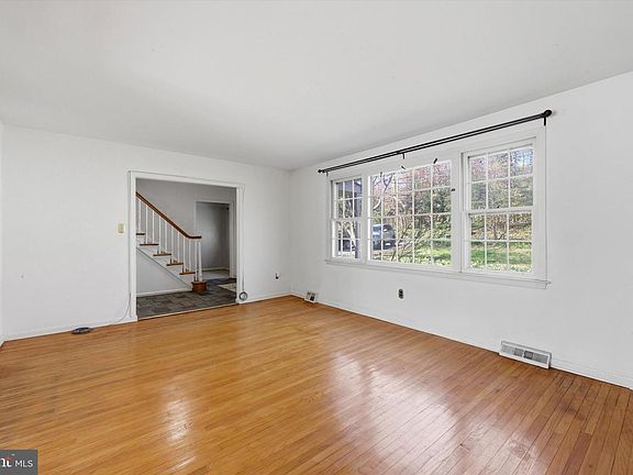 3rd image of 152 Fox Rd