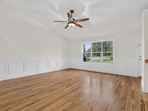 4th image of 3321 Crabapple Ln #2