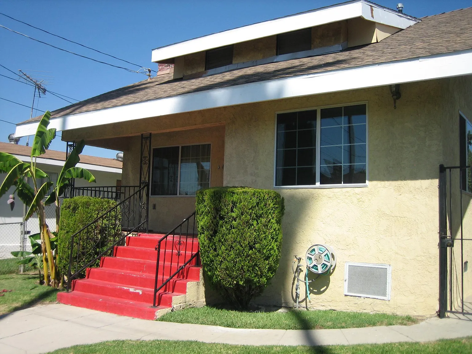 E 3rd St, Los Angeles — Photo 3