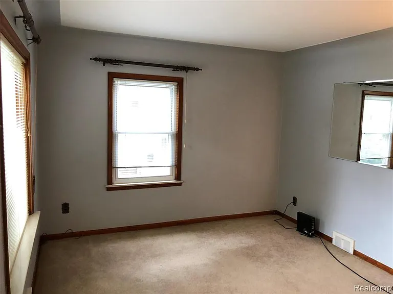 2111 W Forteen Mile Rd — Photo 5