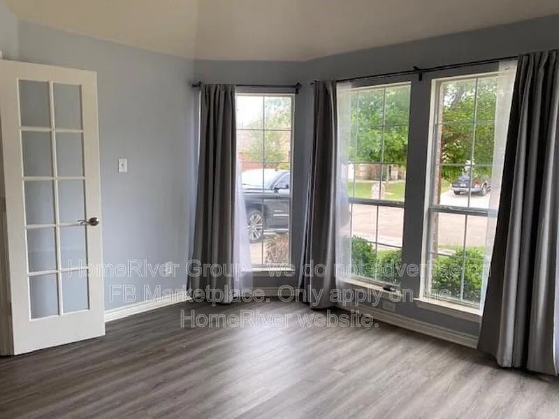 4 bed, 2.0 bath, 2305 sqft, $2,650 — Photo 3