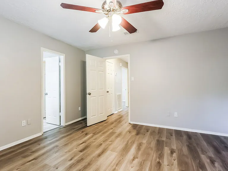 4703 Owens Creek Ln — Photo 10