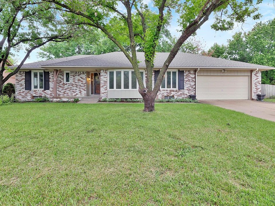 1st image of 2319 N Longwood Cir