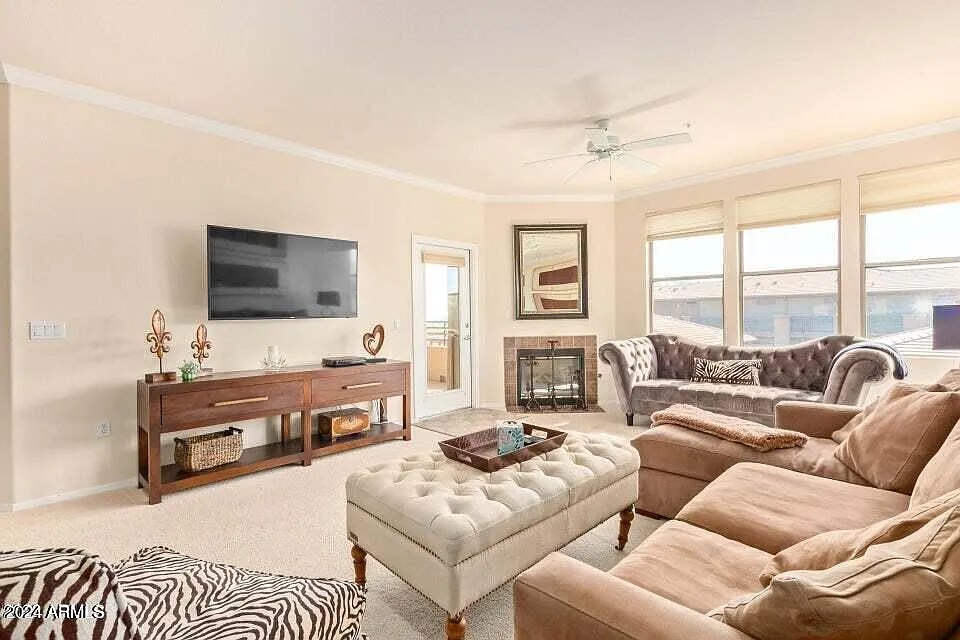 3 bed, 2.0 bath, 1438 sqft, $2,350 — Photo 2