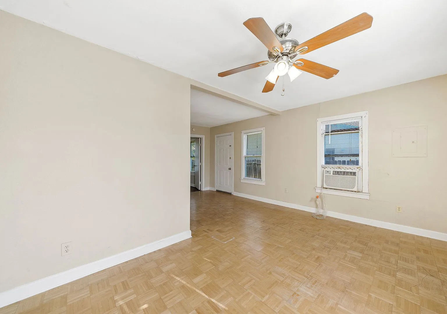 1 Bedroom/1 Bath Olmos Subdivision — Photo 4
