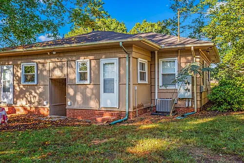 5038 Pinewood Dr Photo 1