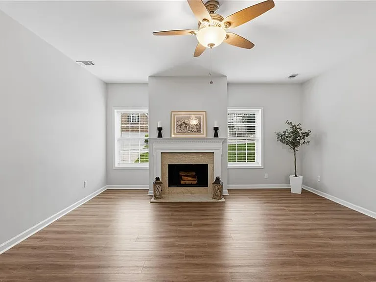 2148 Splitrail Trl NE — Photo 10