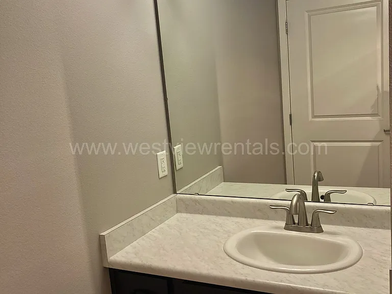 203 E Laurel St — Photo 11