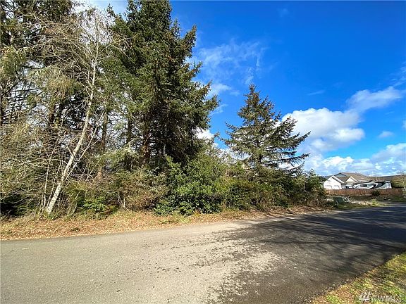 3rd image of 104 Sunrise Ave SE