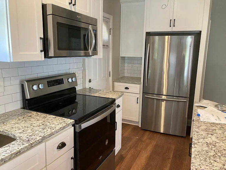 1084 Welch St SW — Photo 3
