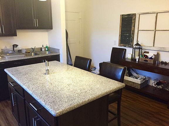 5th image of 5905 Laurel St #B