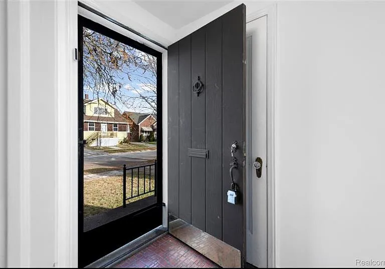8060 Edward Ave — Photo 2