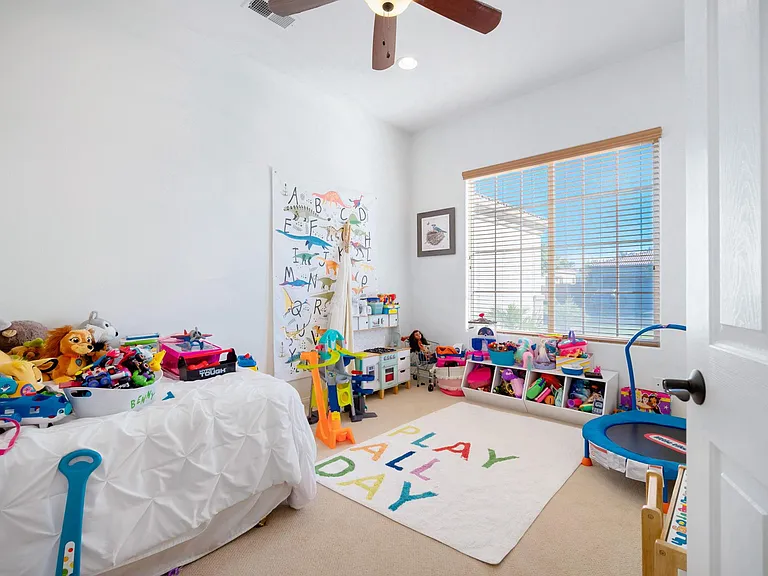 43560 Parkway Esplanade W — Photo 27