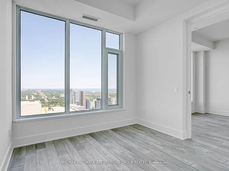 11 Yorkville Ave #5806 — Photo 15