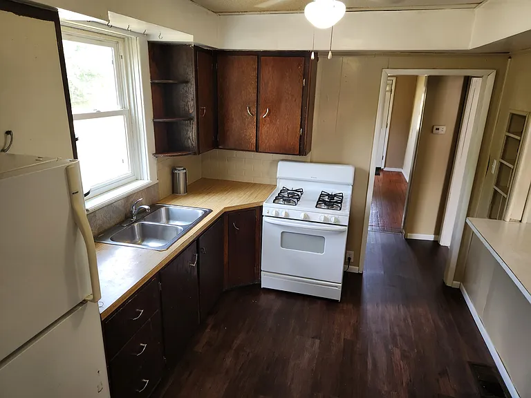 377 W State St — Photo 9