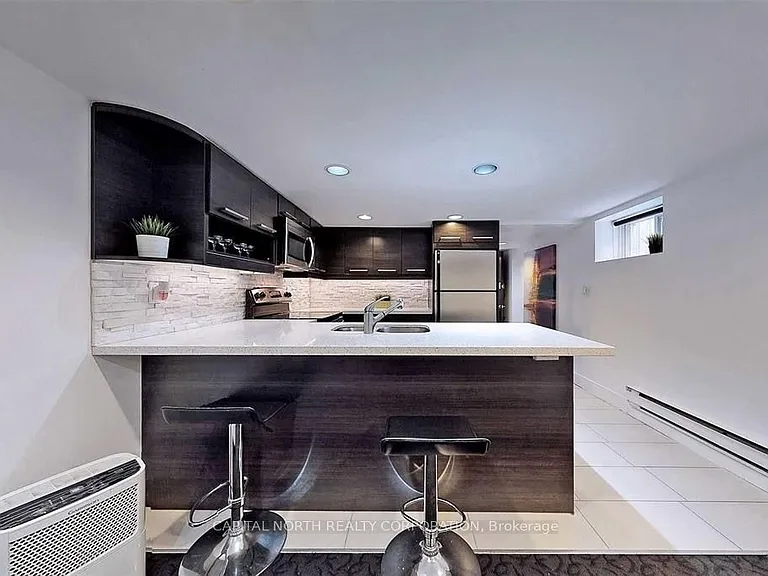 4 Belle Ayre Blvd #LOWER — Photo 3