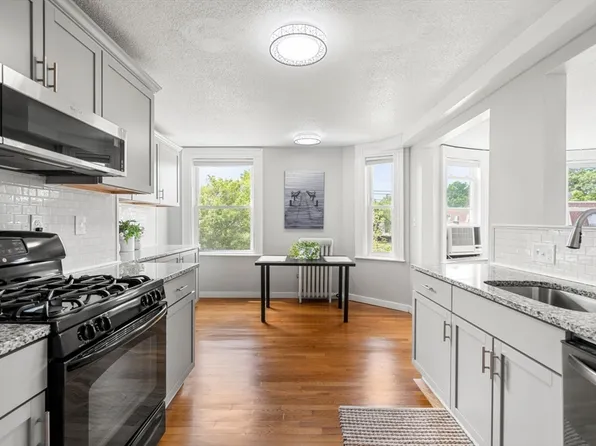 47 W Wyoming Ave APT 8, Melrose, MA 02176