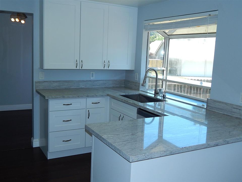 Beautiful new kitchen , Shaker cabinets, exquisite