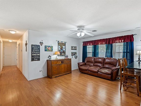 2nd image of 300 W Ross Ave