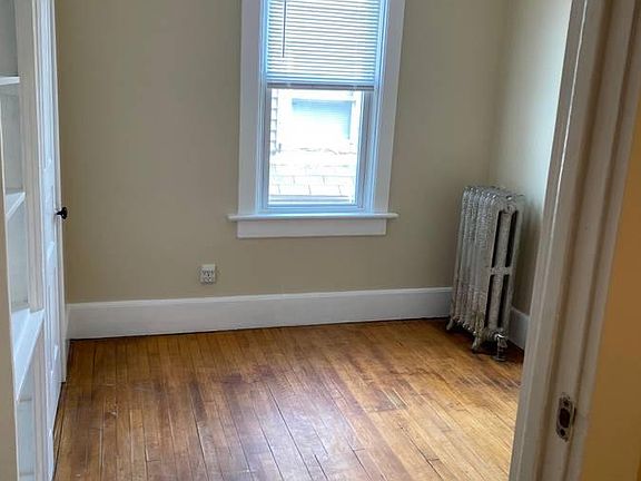 4th image of 3015A N Buffum St